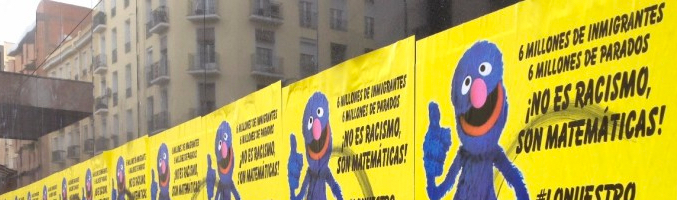 Carteles racistas con ilustraciones de 'Barrio Sésamo' inundan las calles de Madrid