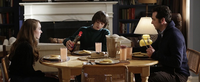 Paige, Henry y Philip desayunan tortitas