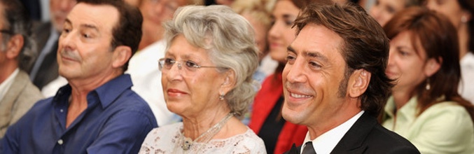 Pilar Bardem junto a su hijo Javier Bardem