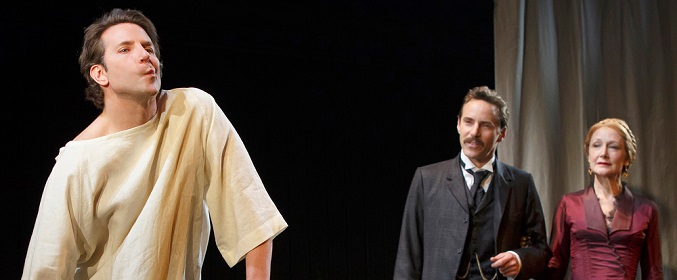 Bradley Cooper junto a Alessandro Nivola y Patricia Clarkson en "The Elephant Man"