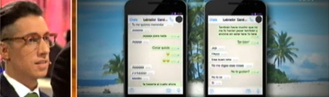 Jesús Reyes enseñando las "pruebas"