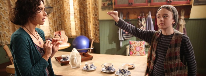 Minnie Driver y Benjamin Stockham en una escena de &#39;About a Boy&#39;