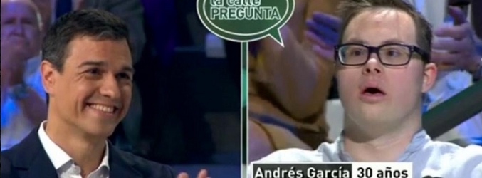 Pedro Sánchez aplaudiendo a Andrés García