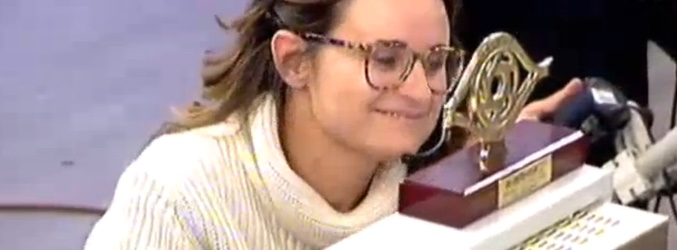 Xelo Montesinos con su Premio Talento 2014