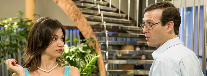 Joaquín Reyes con Úrsula Corberó en &#39;Anclados&#39;