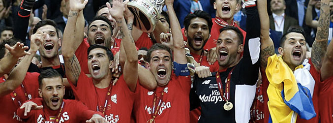 El Sevilla FC celebra su victoria en la Europa League