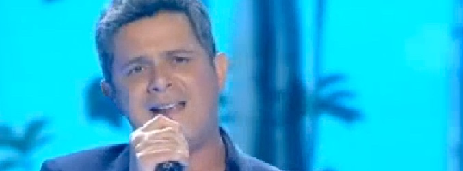 Alejandro Sanz interpretando su nuevo single