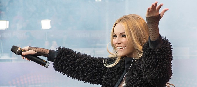 Edurne durante su actuación en el Eurovision Village de Viena