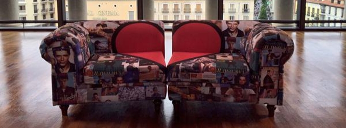 El sofá de 'Viajando con Chester' en honor a la canción "Corazón partío"