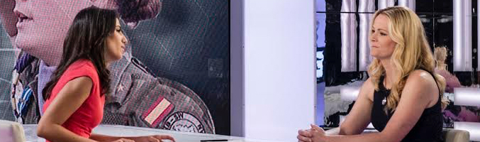 La ex comandante junto a la presentadora Ana Pastor