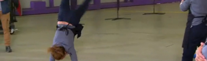 Mila celebrando su regreso al programa