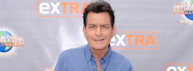 Charlie Sheen es hospitalizado por comer almejas en mal estado