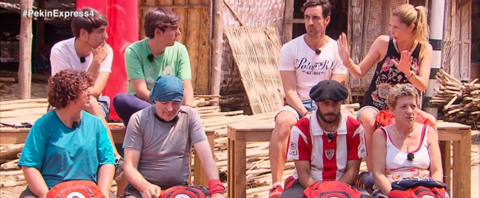 Los concursantes durante la Asamblea