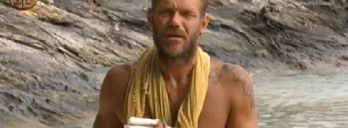 Nacho Vidal se quema la mano pero salva la comida