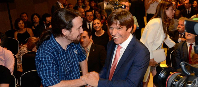 Pablo Iglesias y 'El Cordobés' en la entrega de premios de La Peña
