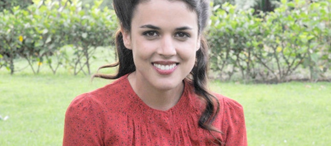 Adriana Ugarte es Sira Quiroga en 'El tiempo entre costuras'