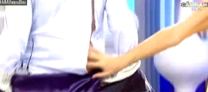 Ana Rosa muestra la rotura de la camisa de Maxim Huerta