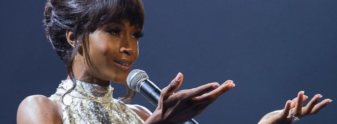 "Whitney" narra la historia de la fallecida cantante y su declive profesional y personal