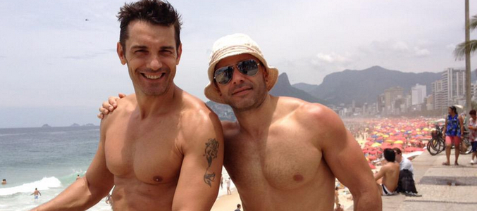 Jesús Vázquez y su marido Roberto Cortés