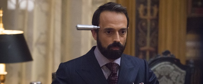 El profesor Sogliato con un picahielos clavado en la sien