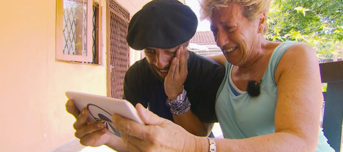 Aitor y Charo se emocionan al recibir los mensajes de sus familiares