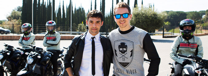 Antonio Díaz, el Mago Pop, con el piloto Jorge Lorenzo