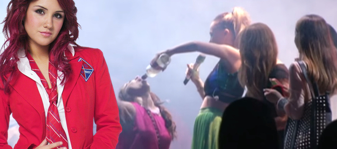 Dulce María ('Rebelde') defiende a Belinda después de que ofreciera alcohol a sus fans en un concierto