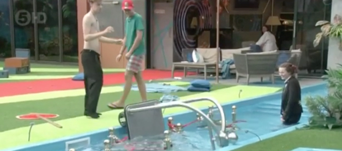 Los concursantes de 'Big Brother' destrozan el mobiliario