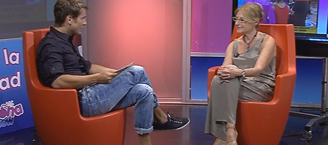 Coco Comín con Enric Escudé en el programa 'Perdona?' de Bom TV
