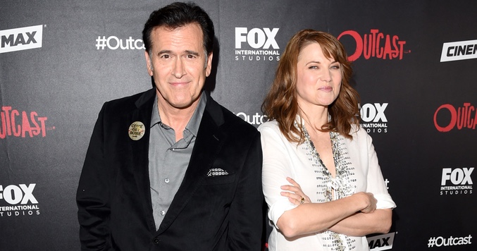 Bruce Campbell y Lucy Lawless en la fiesta de la FOX en la Comic-Con