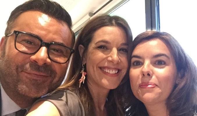 El selfie de Jorge Javier Vázquez, Raquel Sánchez Silva y Soraya Sáenz de Santamaría