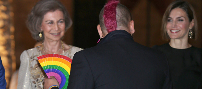 La reina Sofía y la reina Letizia en el besamanos de la recepción