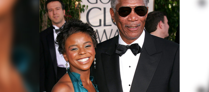 El actor norteamericano posa con su fallecida nieta en una alfombra roja