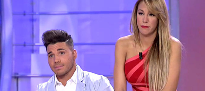 Steisy deja sus vacaciones para hacer una visita al trono de Alejandro