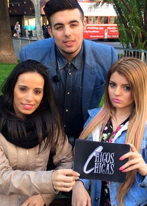 El presentador junto a las tronistas