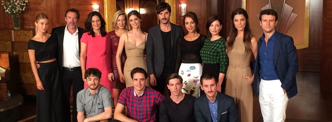 Parte del elenco en la presentación