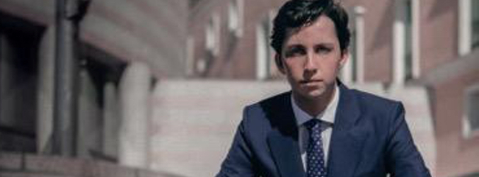 Así aparece en una de las fotos promocionales de su campaña