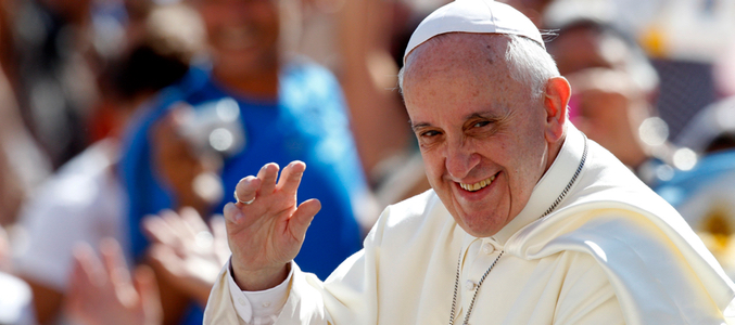 El papa saludando a sus fieles