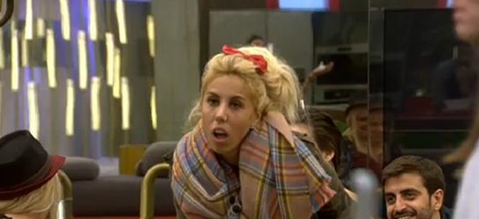 Amanda imitando a Sofía