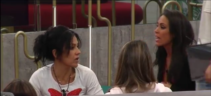 Maite y Raquel discutiendo