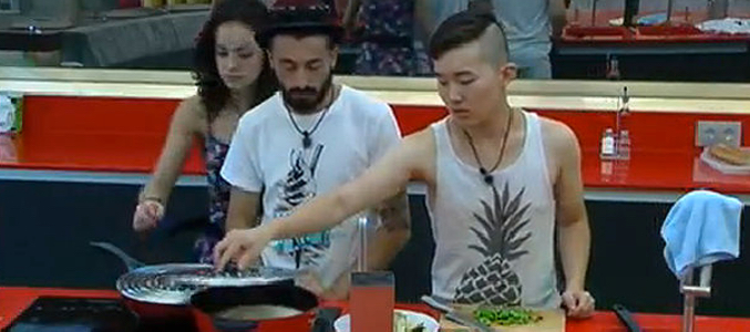 Han y Aritz cocinando