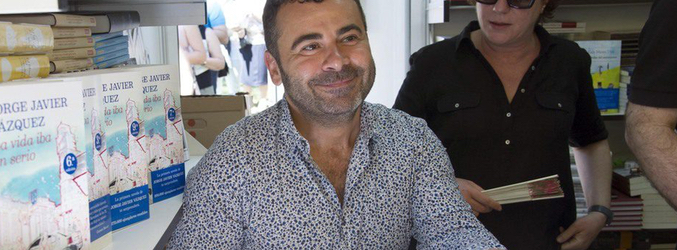 Así firmaba Jorge Javier Vázquez su primera novela en la Feria del Libro de Madrid