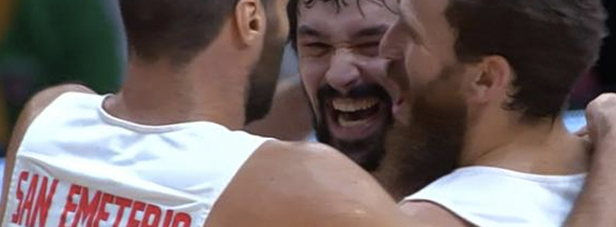 Gasol celebra la victoria de España en el Eurobasket 2015
