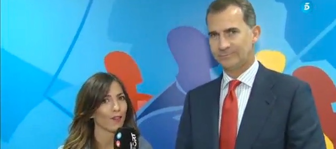 María Victoria entrevistando al Rey en Mediaset