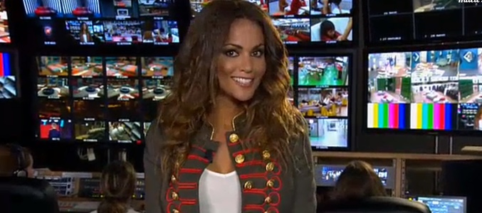 La cara de incertidumbre de Lara Álvarez durante el directo