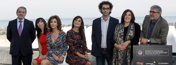 De izquierda a derecha: José Ramón Díez; Gema Sánchez; Yolanda Flores; Elena S. Sánchez; Luis E. Parés; Conxita Casanovas; Fernando López-Puig