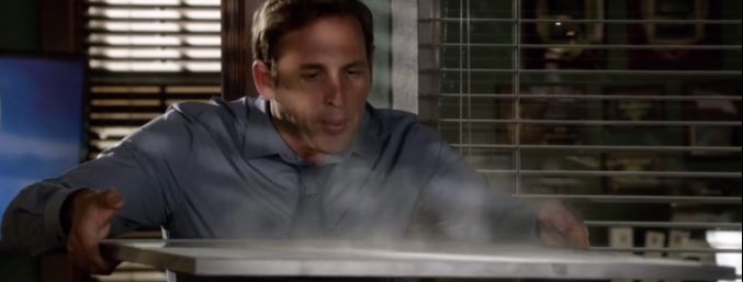 "The Mysteries of Laura 2x01"