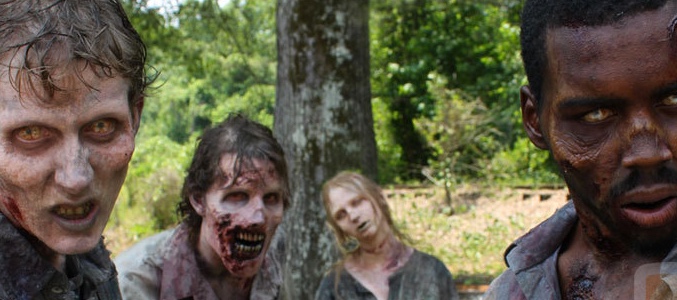 Un grupo de zombies en 'The Walking Dead'