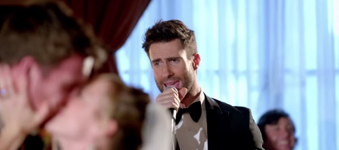 Adam Levine en el videoclip de "Sugar", de Maroon 5.