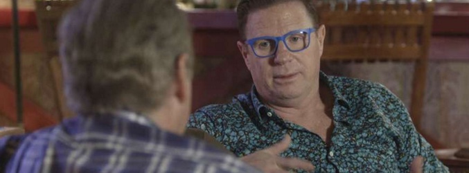 Jorge Cadaval charlando con Bertín Osborne en el espacio &#39;En la tuya o en la mía&#39;